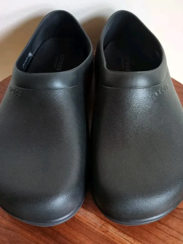 Crocs "On The Clock" Black Work Shoes M9 W11 Crocs Lock Slip Resistant Clogs - Image 3