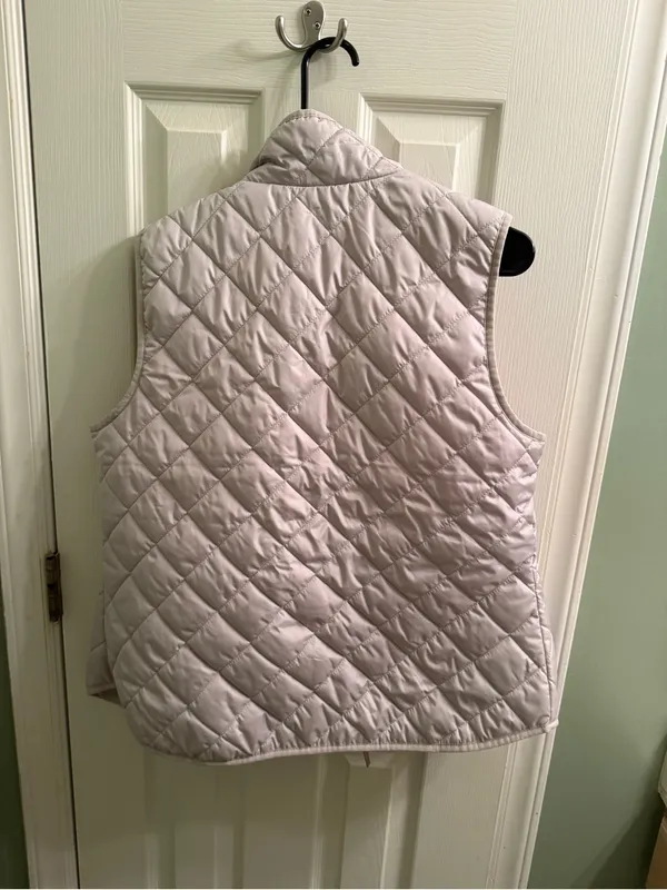 Old Navy Women's Quilted Gray Vest - Image 3