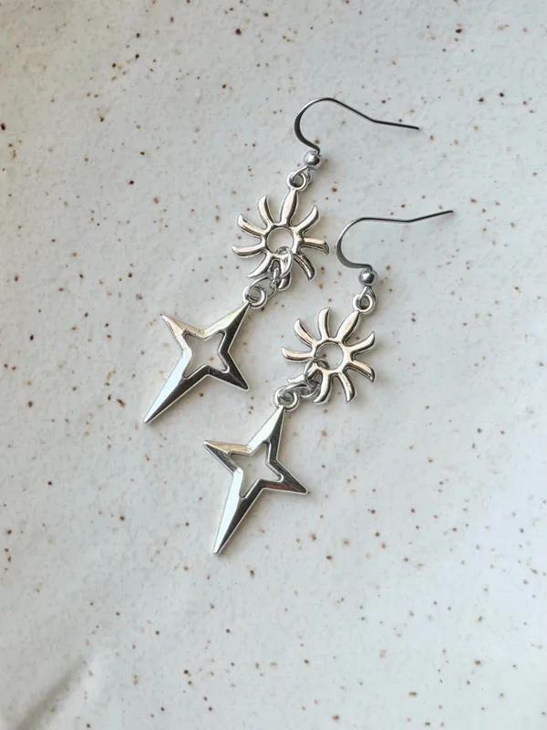 Handmade sparkle star & sun y2k street style dangle earrings💫🌀 - Image 2