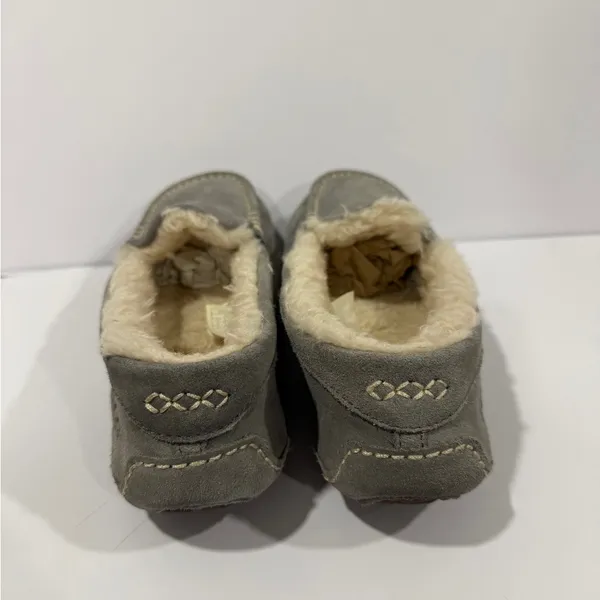 UGG Ansley Slippers Womens 8 Gray Suede Shearling Lined Moccasin - Image 4