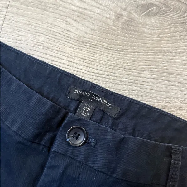 •BANANA REPUBLIC• NAVY SHORTS - Image 3