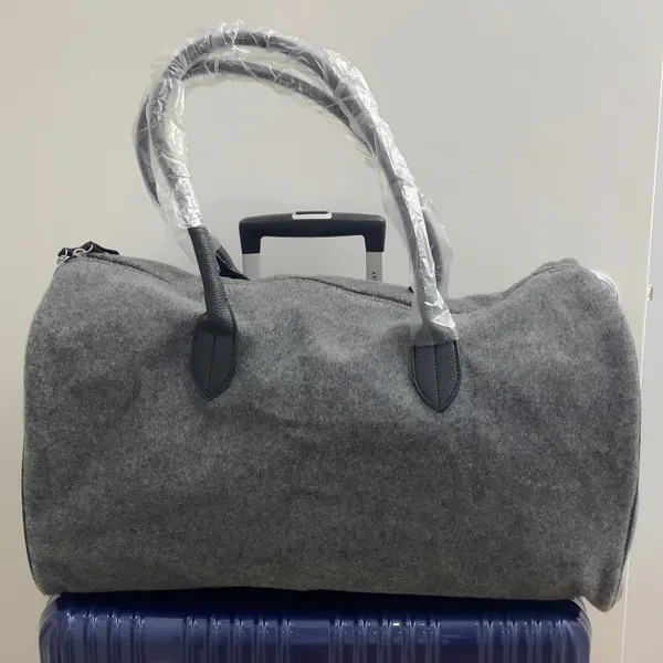 DSW Gray Wool Felt Duffel Travel Weekender Getaway Bag Full Zipper Duo Strap - Image 2