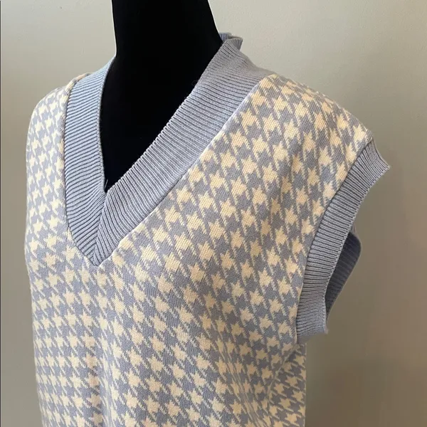 Light Blue & White Houndstooth V-Neck Sweater Vest oversized small like new - Image 2
