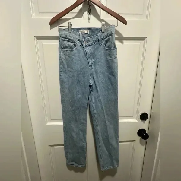 Abercrombie and Fitch 90s Straight Ultra High Rise Jeans Size 2 EUC - Image 2
