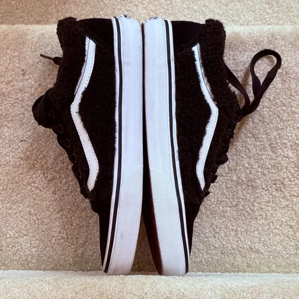 Vans Old Skool Sneakers Black Excellent‎ Sherpa Faux Fur Womens 7.5 Mens 6.0 - Image 3