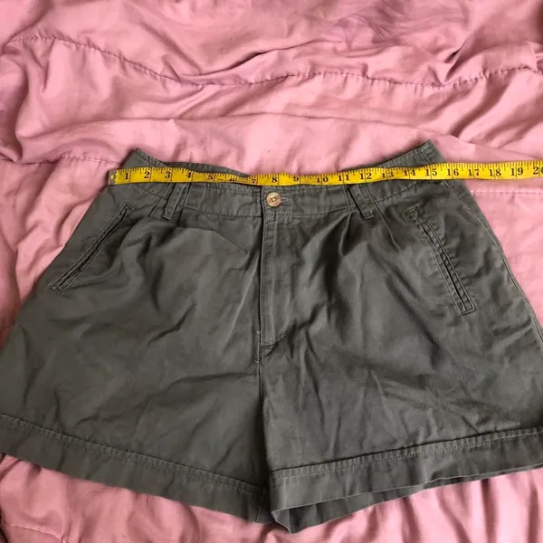 Vintage Arizona Hiking Fisherman Granola Cargo Green high Waisted Pleated Cuff Mom Shorts Khaki Utility Y2K 2000s 90s #streetwear #cottagecore #forest #boho #hipster country western hippie Measurement in pics - Image 4