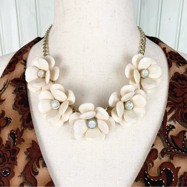 Vintage Y2K Chunky Acrylic Flower Necklace Rhinestone Jewel Statement Retro - Image 8