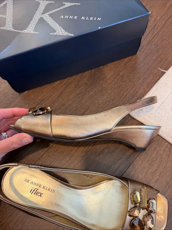AK Anne Klein Bronze & Jeweled Heel Size 8 - C50-001 - Image 8