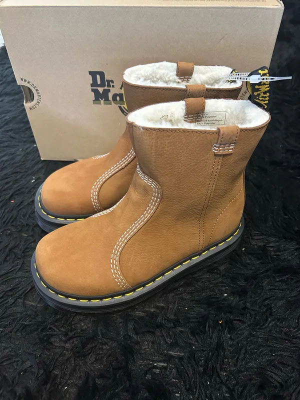 DR MARTENS Zebzag rigger leather fur boots booties shoes women’s 7 new - Image 7