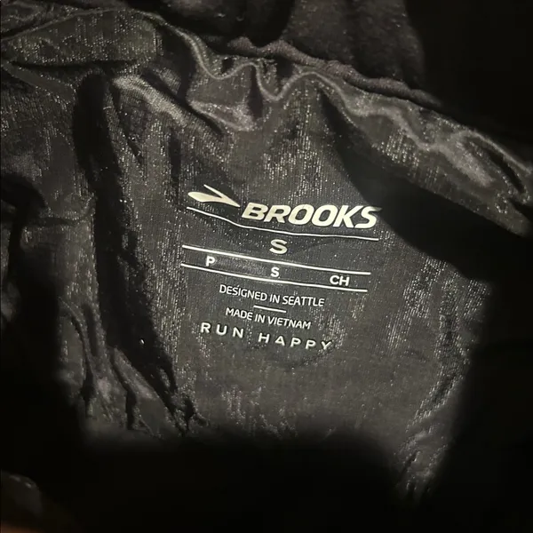 Brooks Women's Shield Hybrid Vest Black Size Small 221507 - Image 4