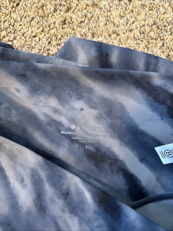 Athleta Salutation Stash leggings size large - Image 5