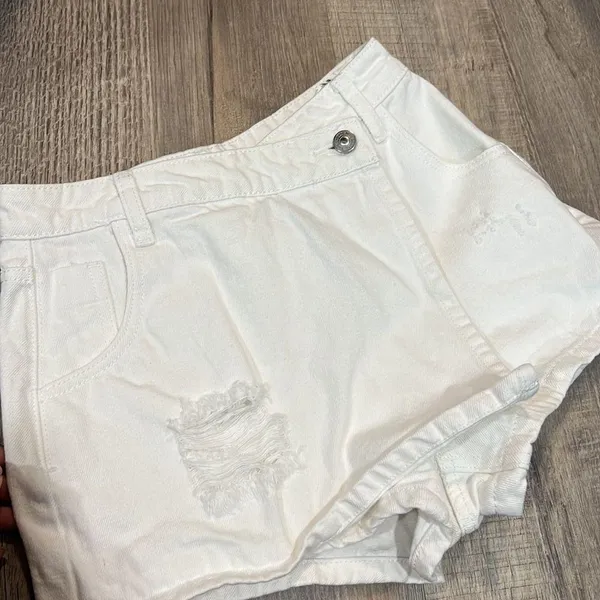VICI DOUGHERTY WHITE DENIM SKORT - Image 6