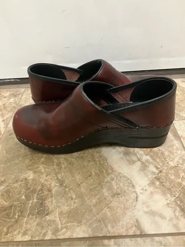 Dansko Professional Burgandy Clog 38 US 7.5 - Image 5