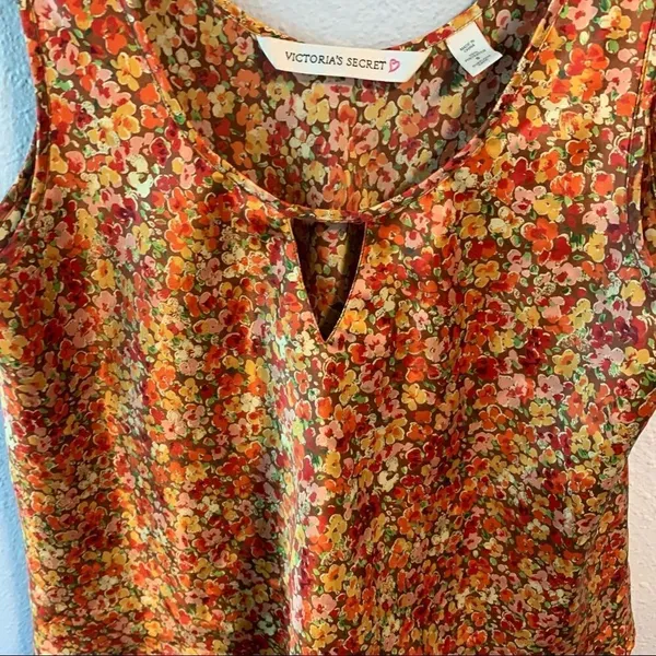 Victoria’s Secret Vintage Floral Crop Top - Image 3