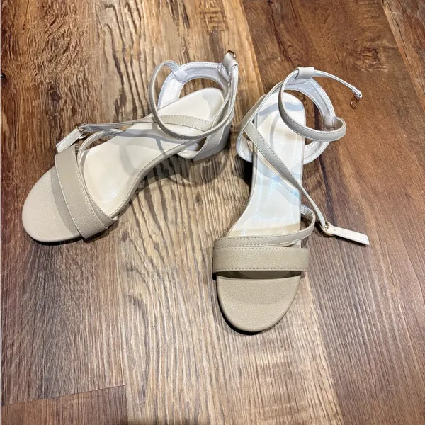 NEW Elegant Beige Women's Heels Size 6 - Image 2