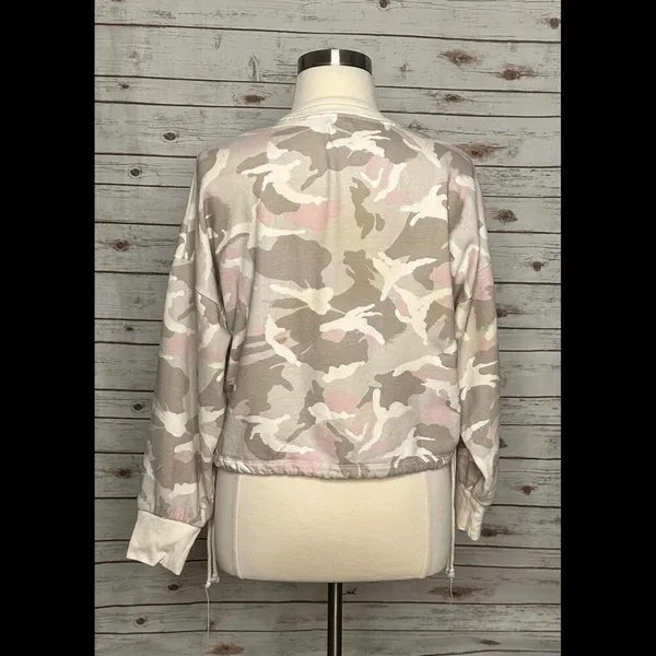 GAP athleisure pink and tan camo drawstring sweatshirt Size XL - Image 6