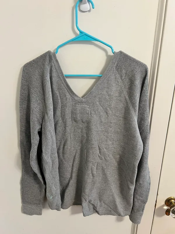 Gilly Hicks Gray Sweatshirt - Image 4