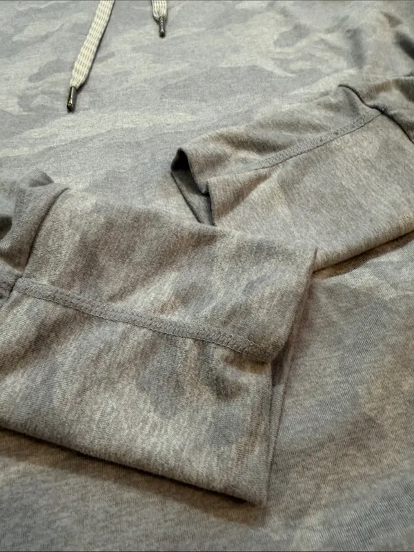 Womens Vuori Lightweight light Gray Camo longsleeve Hoodie hooded top small - Image 4