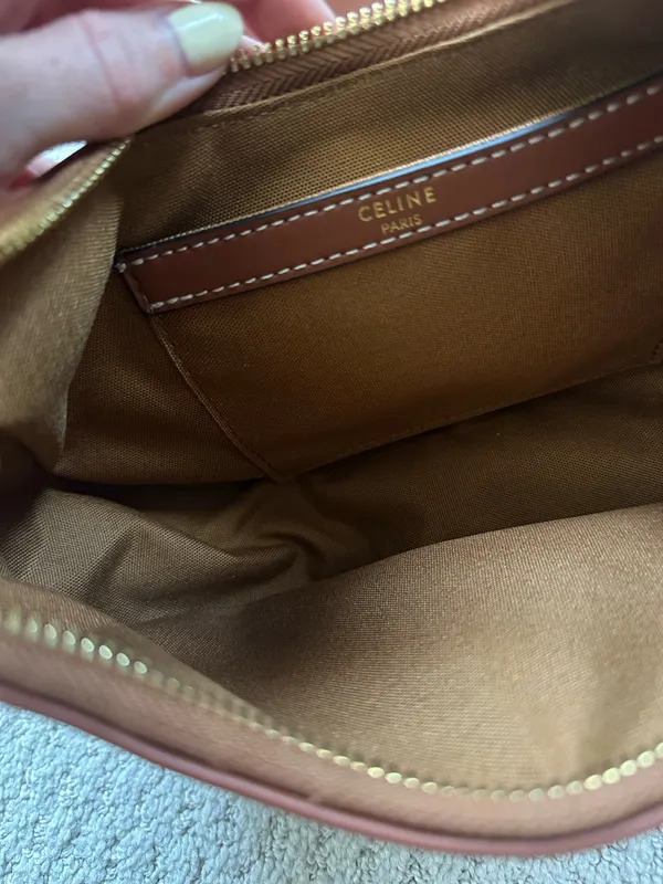 Amazon Cilene Tan Brown Shoulder Bag with Gold Logo - Image 3