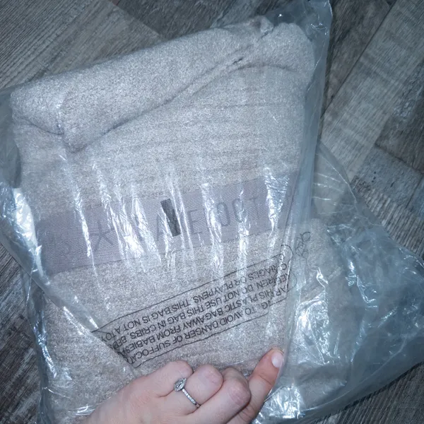 Barefoot Dreams Taupe Cozychic Lite Ribbed Scarf NWT - Image 6
