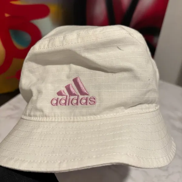 Adidas Women's Essentials Plus Bucket Hat White/Bliss Lilac one size - Image 3