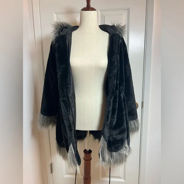 Women's‎ Black and Gray Faux Fur Puffer Coat Size Large - Image 8