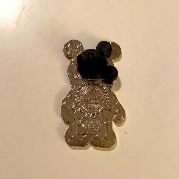 DISNEY Pin Trading - Image 2