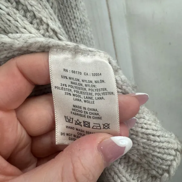 Angel of the North Anthropologie Women’s Medium Wool Blend Cropped Sweater - Image 3