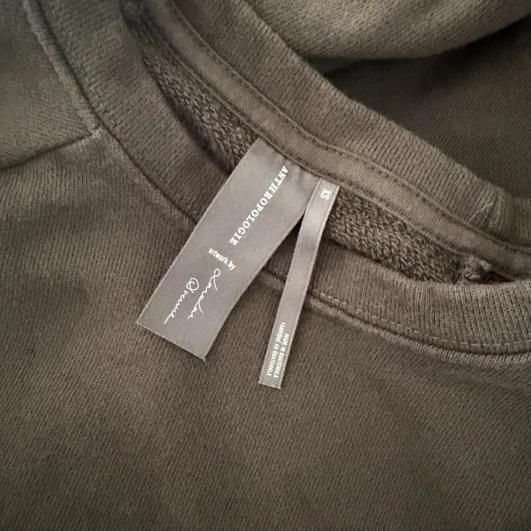 ANTHROPOLOGIE Loulou Avenue Cheetah Graphic Crewneck Sweatshirt in Gray Sz XS - Image 4