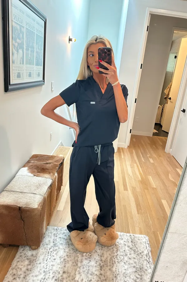 FIGS FormX Navy Scrub Set - Image 2