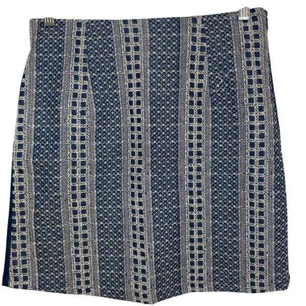 HAYDEN LOS ANGELES Embroidered Blue & White Chambray‎ Mini Skirt NWOT Size Small - Image 2