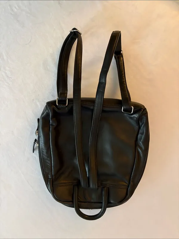 Wilson’s Black Leather Mini Backpack - Image 2