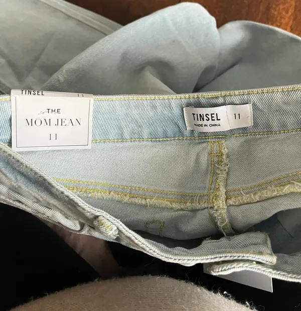 NWT Tinsel Mom Jeans Size 31 - Image 3