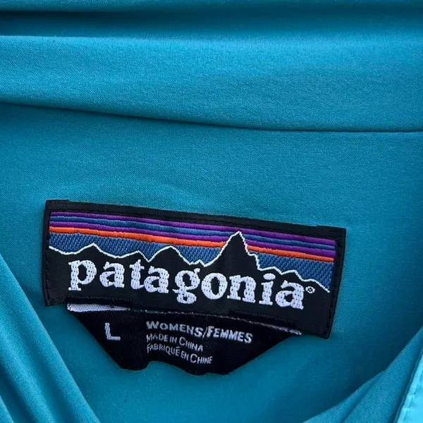 Patagonia women's sz L lightweight windbreaker jacket in aqua blue - Image 3