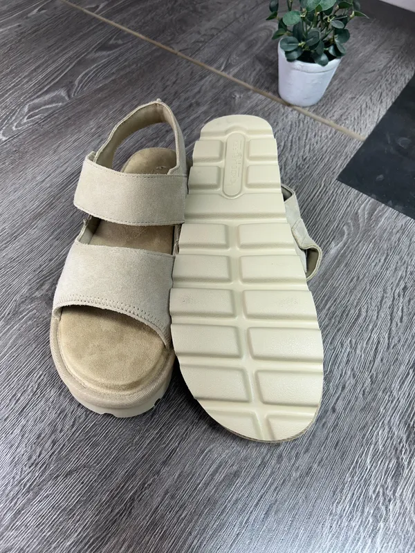 Koolaburra by UGG Tizz suede sandals women’s Sz 9.5 - Image 6