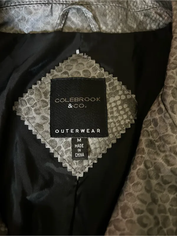 Colebrook & CO. Women’s Metallic Gray Snake-Print Lightweight Trench Coat MD - Image 10
