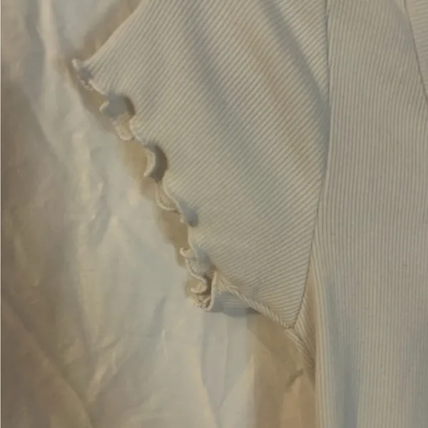 Abercrombie and Fitch White Ruffle Shirt size XS - Image 4