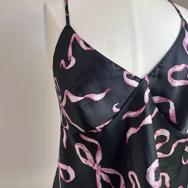 Victoria Secret Stain Open Back Black & Pink Bow‎ Cami Size XL - Image 5