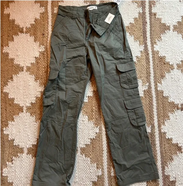 Abercrombie and Fitch ANF Khaki Army Green Cargo Pants - Image 4