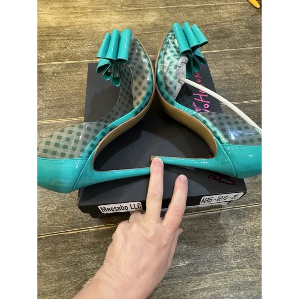Betsey Johnson Womens Heels Size 8.5 Turquoise Gingham Bow Pointed Toe Vinyl - Image 6