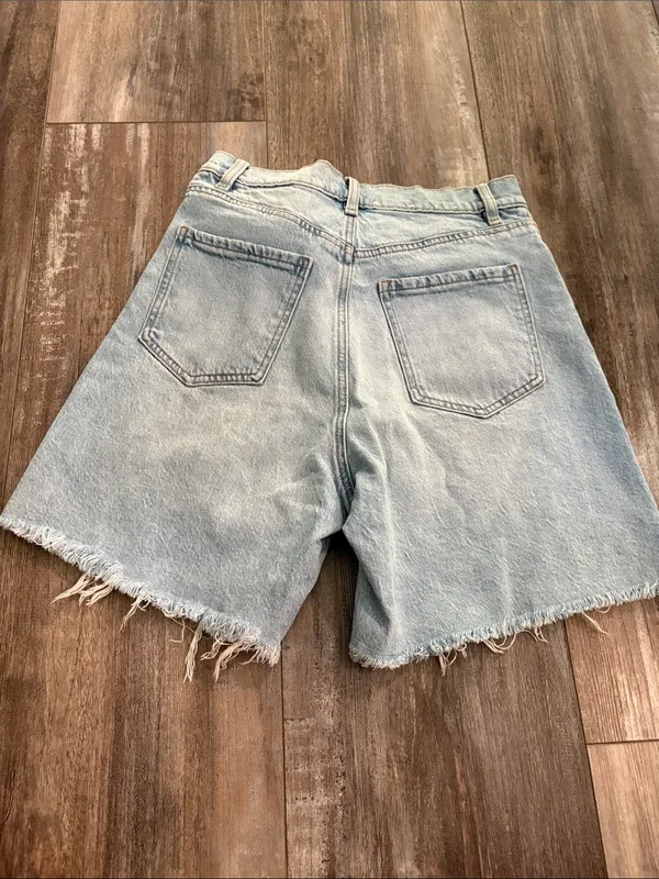 Garage Light Wash Denim Shorts size 25 - Image 4