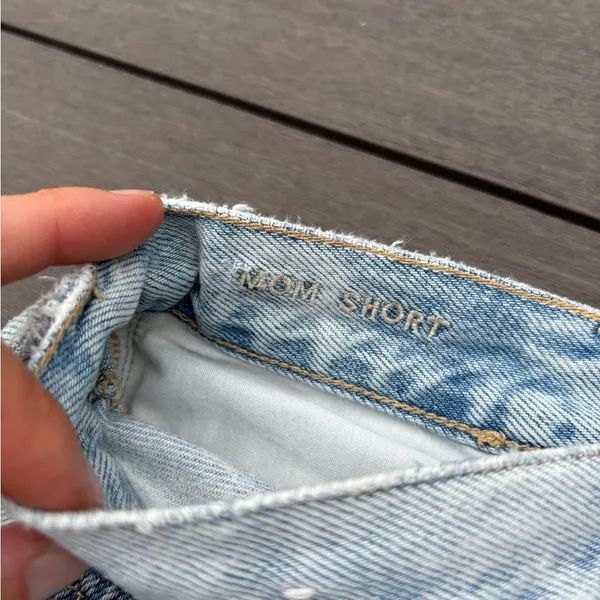 American Eagle Distresse Mom Jean Shorts - Image 5