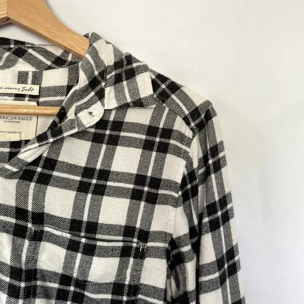 American Eagle ahh-mazingly soft black and white‎ checkered button down shirt S - Image 2