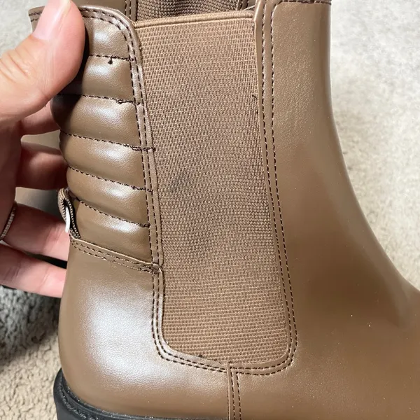 Gap Women's Brown‎ Chelsea Boot Size 6, NWT - Image 9