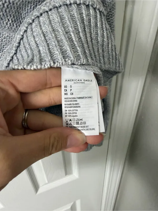 American Eagle Light Gray Oversized Knit Heavyweight Sweater V-Neck Size Small - Image 5