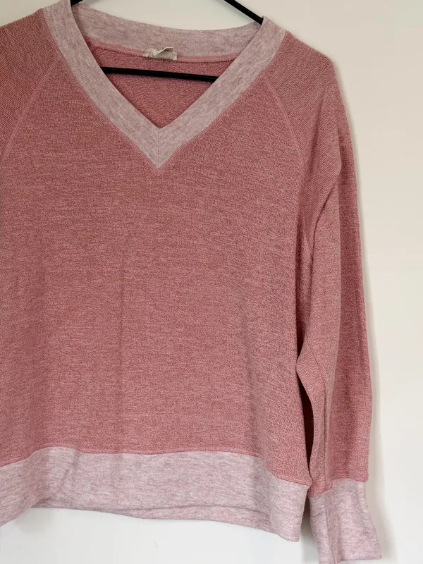 Yelete Pink V-Neck Contrast Trim Sweater - Size: Medium - Image 4