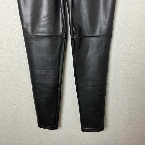 Abercrombie & Fitch Chic Black Vegan Leather Skinny Pants Size S - Image 3