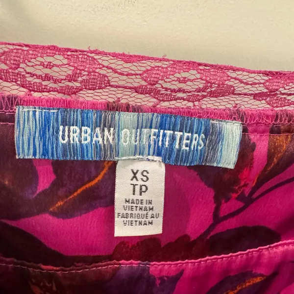 Urban Outfitters Audrey Magenta Pink Floral Lace Trim Midi‎ Slip Dress XS - Image 4
