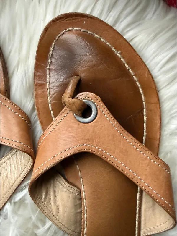 Lilly Pulitzer Brown Leather Thong Sandals Size 8 - Image 2