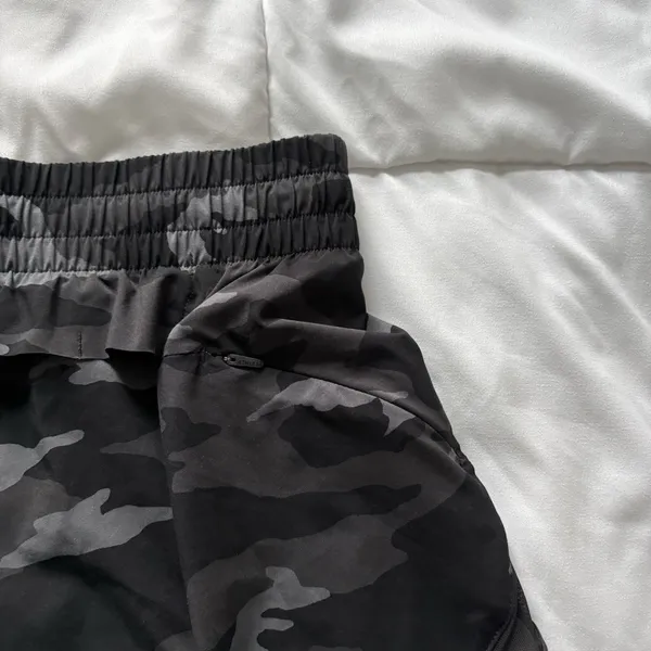 ATHLETA Mesh Racer Run Shorts Womens XXS‎ Black Camo Running Workout Activewear - Image 7